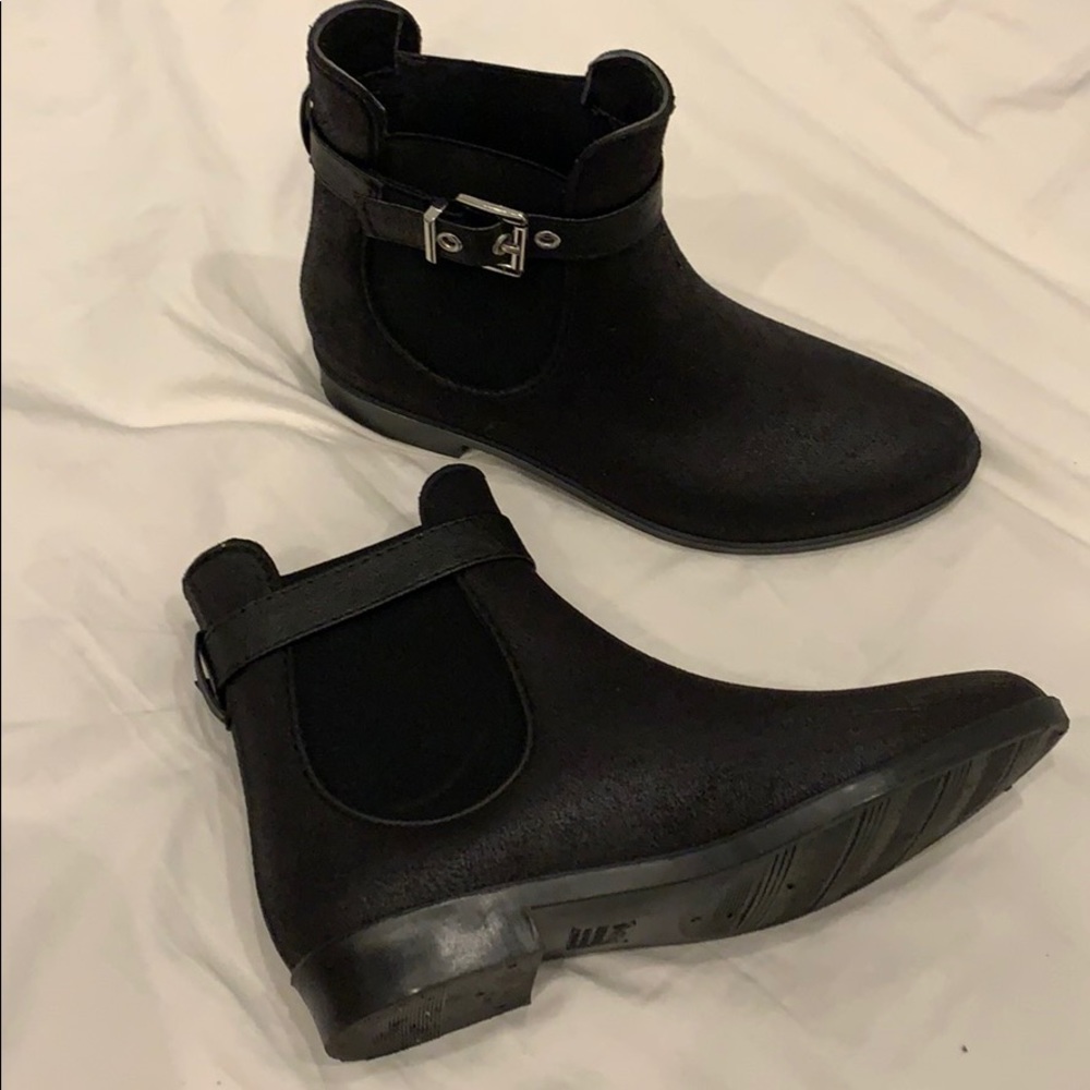 Boots, waterproof